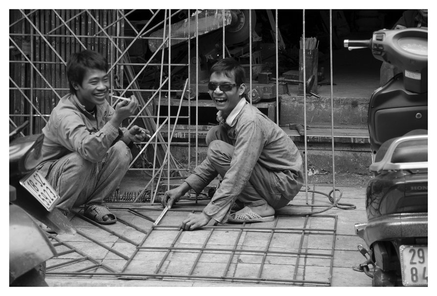 Vietnam - Hanoi - Streetworkers
