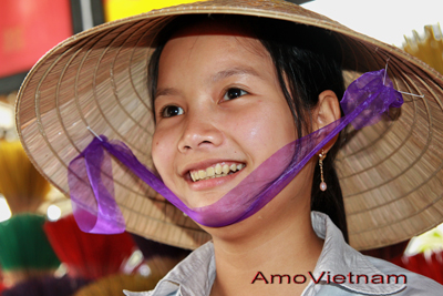 Vietnamese girl with "Non"