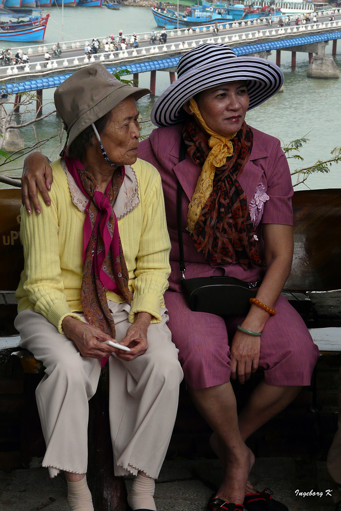 Vietnamesinnen - Blick auf Nha Trang