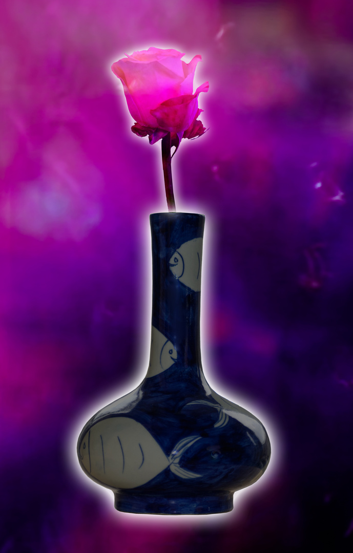 Vietnamesische Vase mit Rose