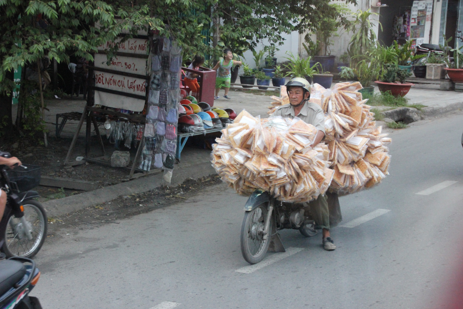 Vietnamesischer Kuchenverkäufer