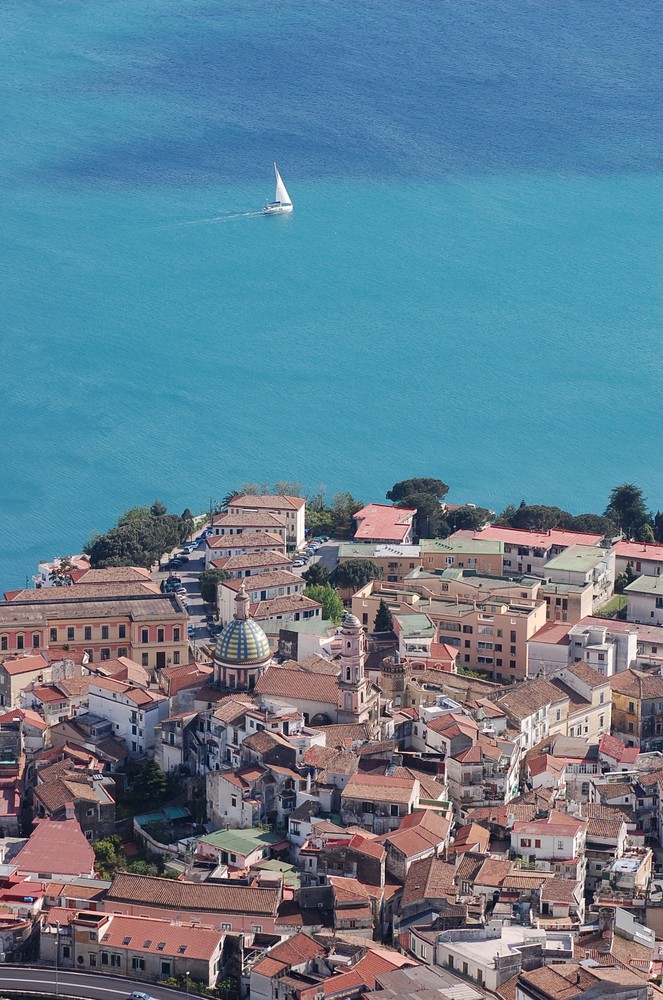 Vietri sul Mare (SA) - Il centro abitato e la chiesa di San Giovanni