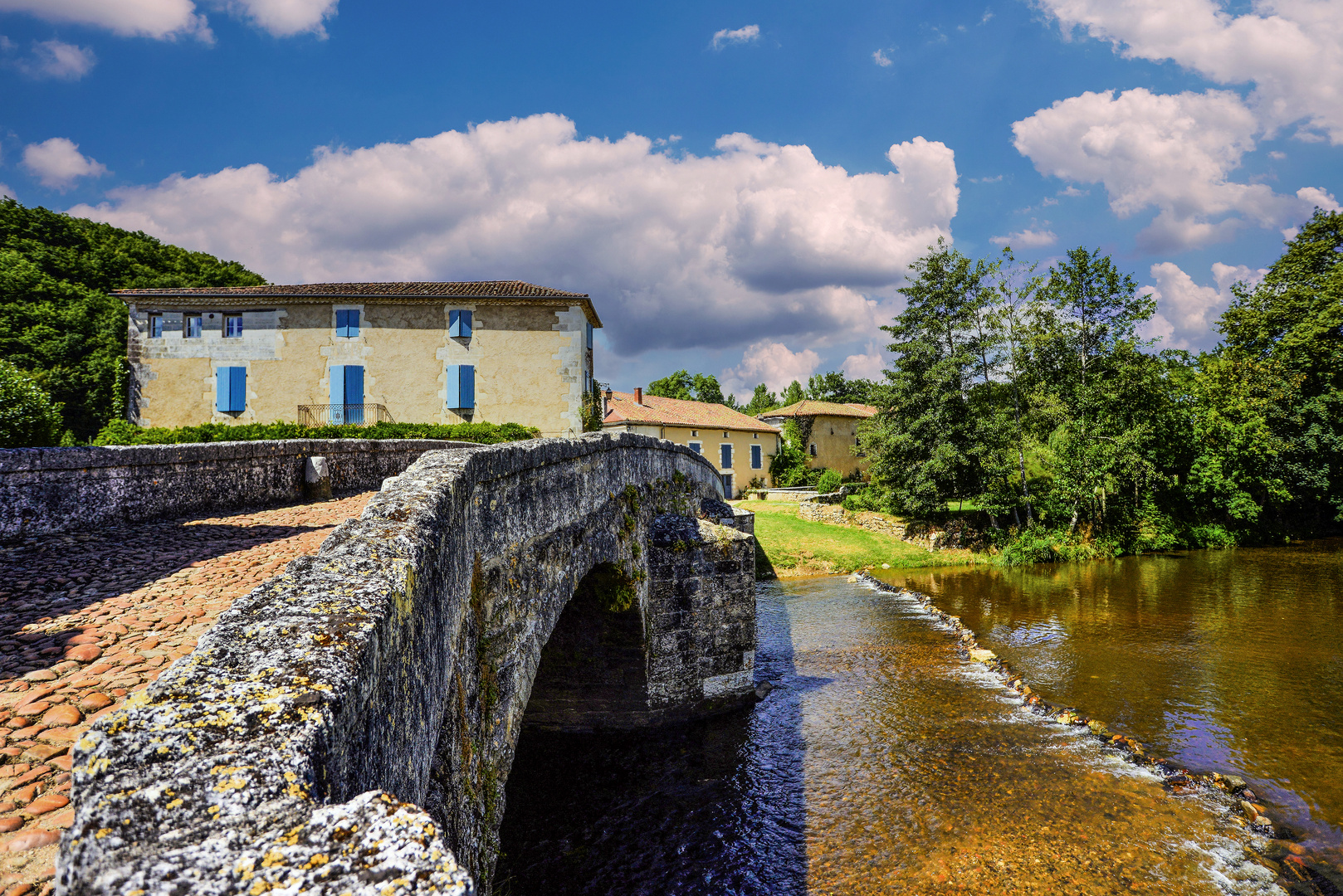 Vieux pont de Saint-Jean-de-Cole 01