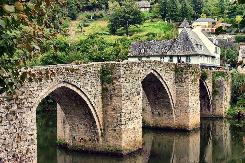 VIEUX PONT SUR L' AVEYRON