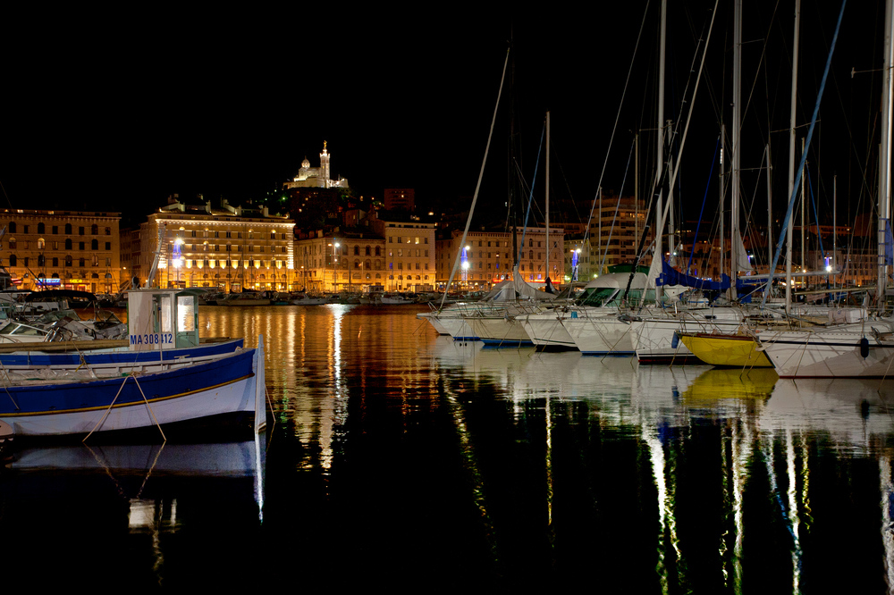 Vieux Port de Marseille la nuit