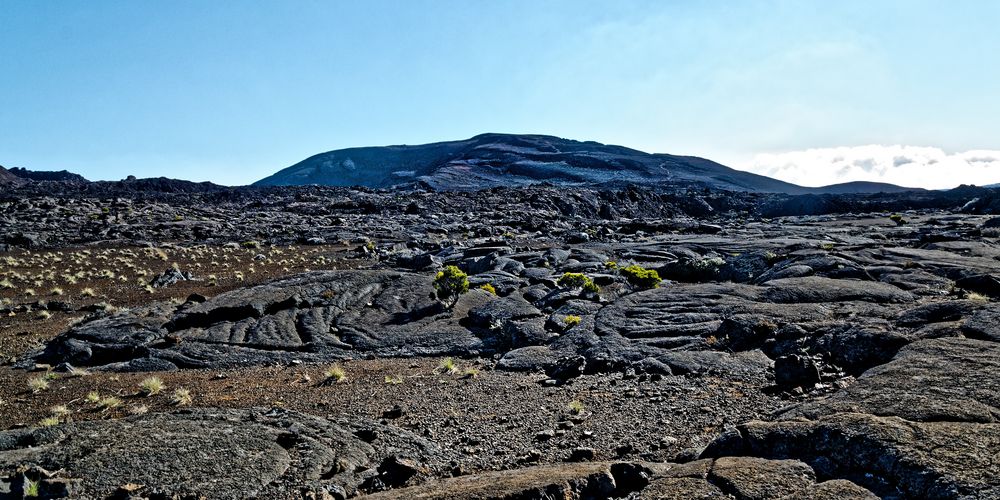 vieux volcan eteint sur le sentier du piton Bert