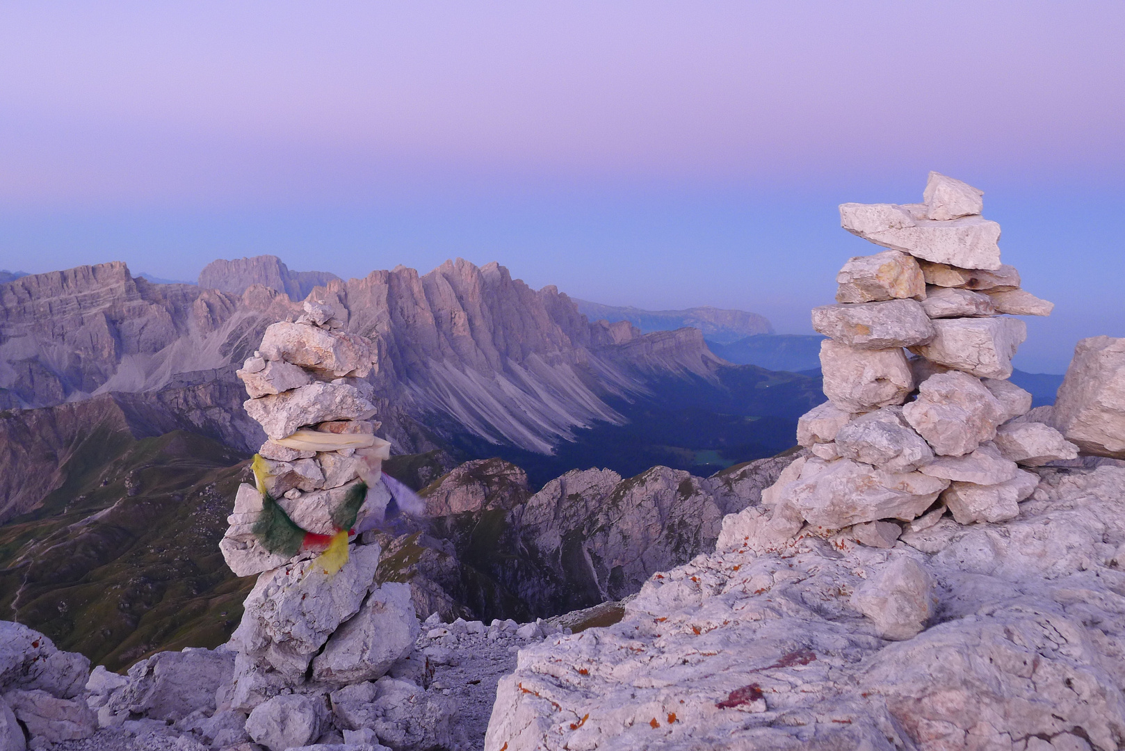 View from the summit of Sas de Pütia/Peitlerkofel to the Odle/Geislerspitzen - Terra Ladina