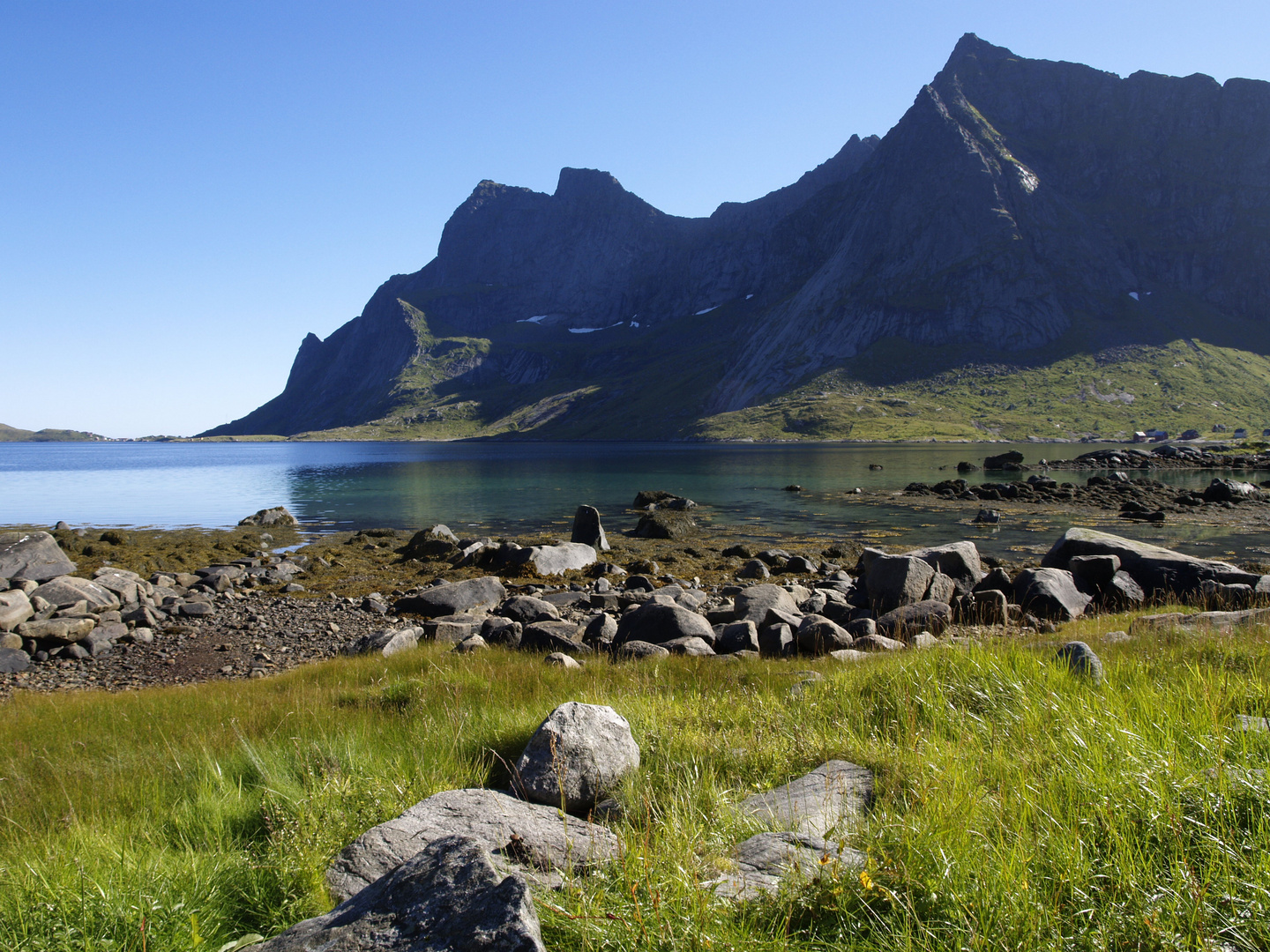 View from Vinstad to Reine