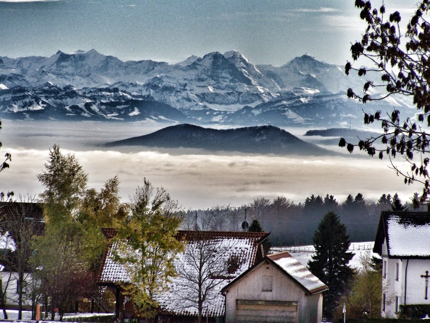 View of the Swiss Alps at a Föhn Day (Waldshut, May 2008)