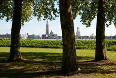 View on Antwerp seen from Linker Oever (Park at Thonetlaan/Frederik van Eedenplein) - 01