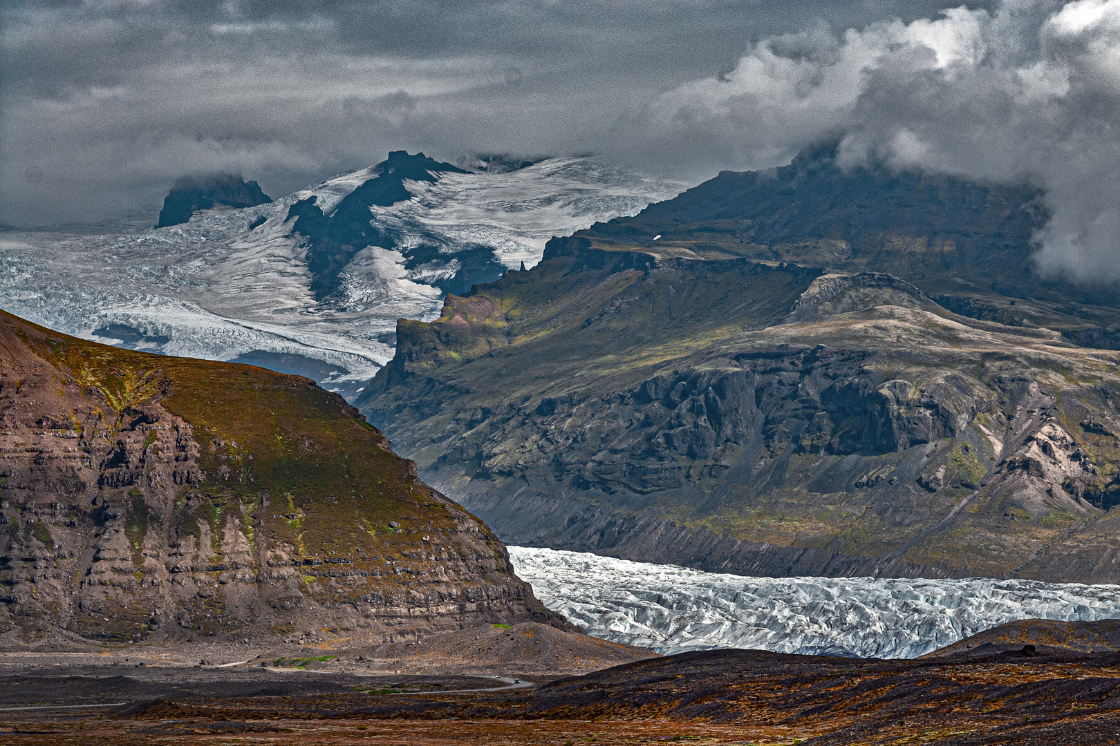 View to the Svinafellsjökull glacier