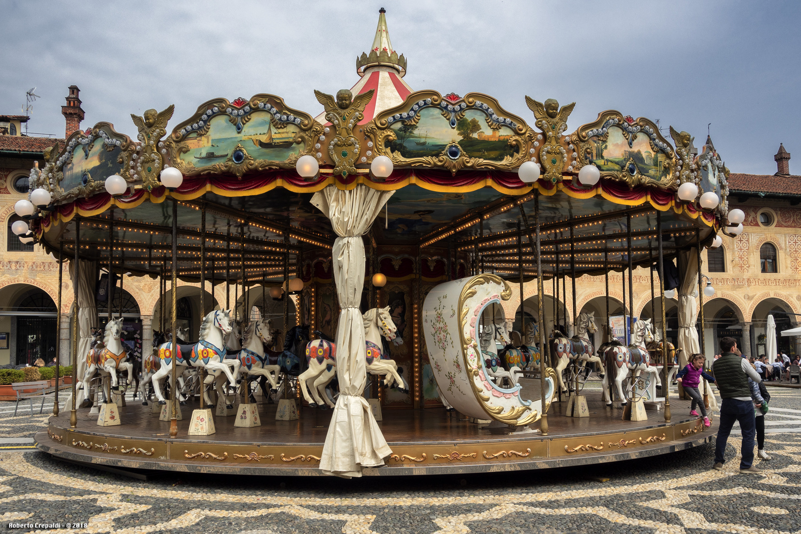 Vigevano, giostra in Piazza Ducale