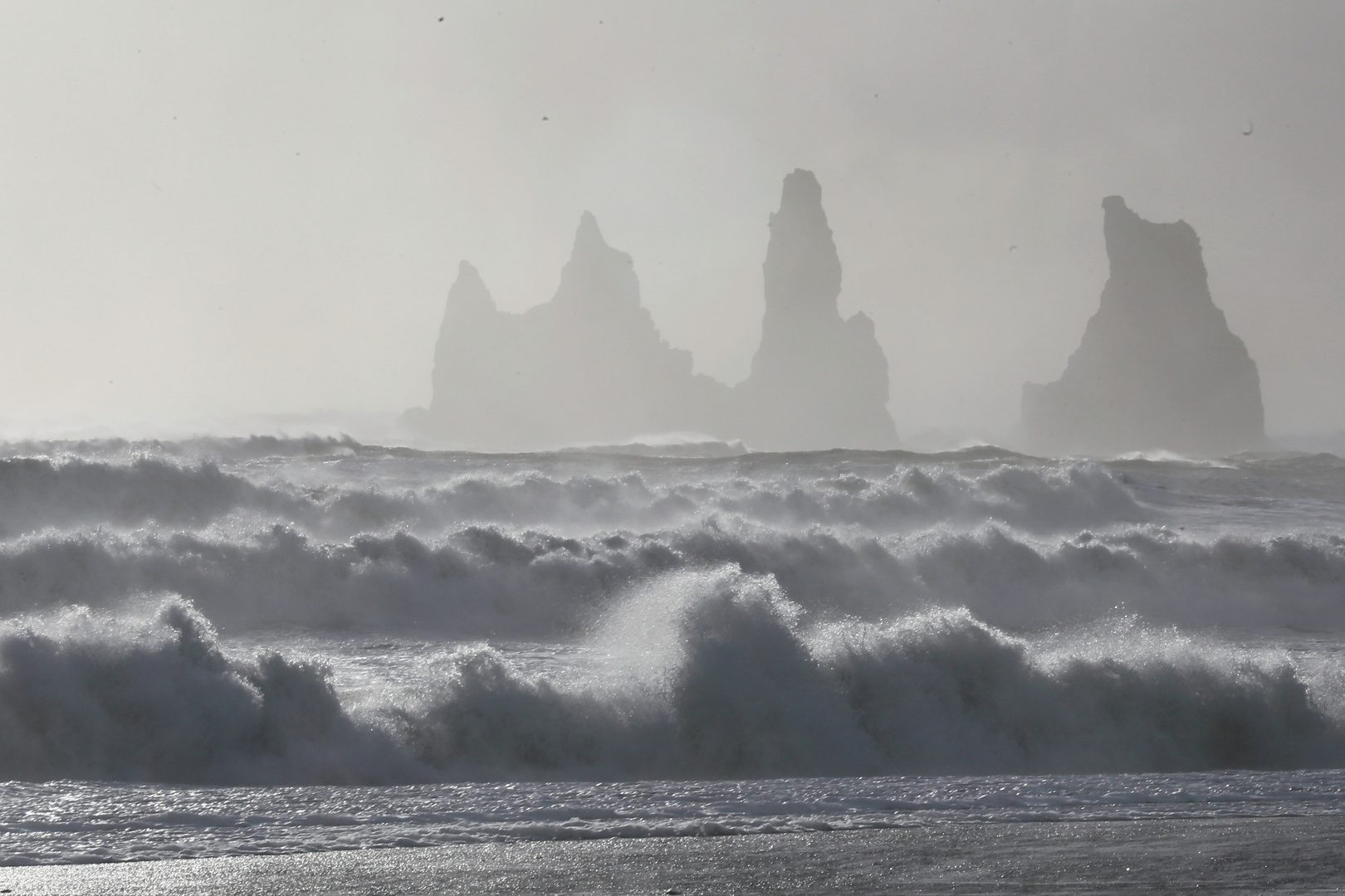 Vik i Myrdal - Reynisdrangar-Felsen im Süden von Island