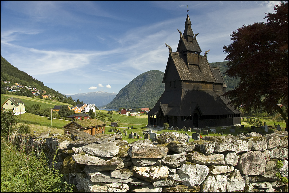 Vik mit Stabkirche...