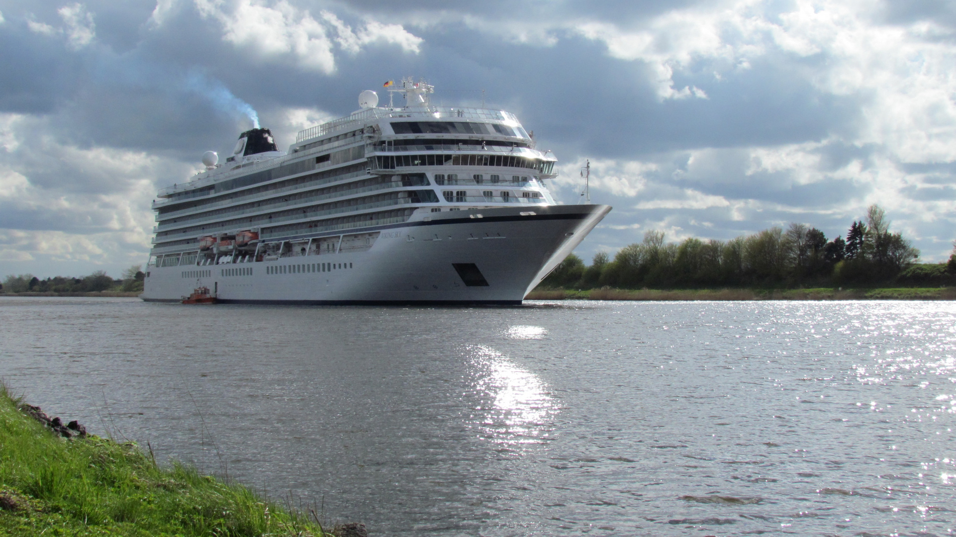 Viking Sky - Kiel Canal 2017