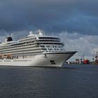 Viking Sky vor der Neptun Werft