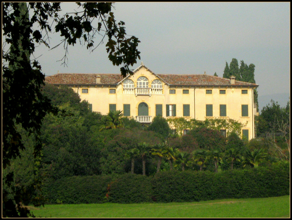 Villa Fumanelli..nel suo ampio e verde parco...