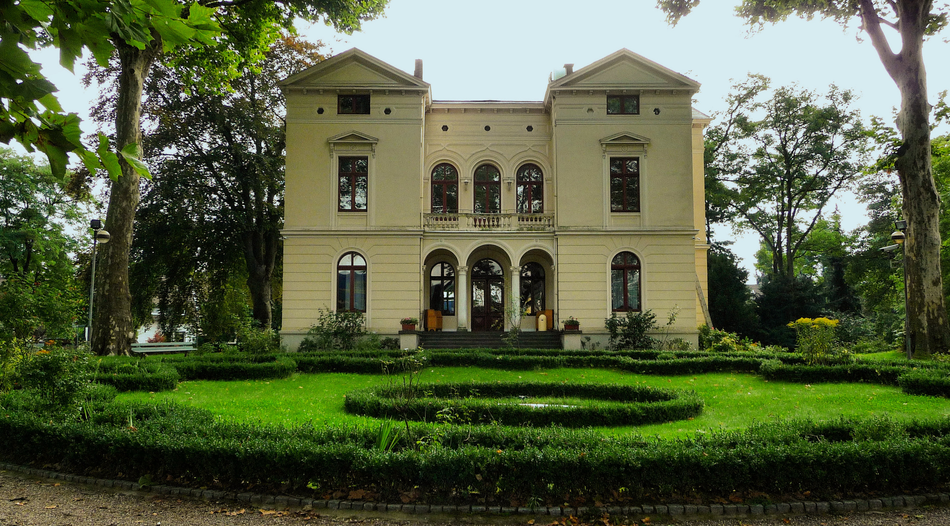 Villa Hahnenburg In Köln-Mülheim