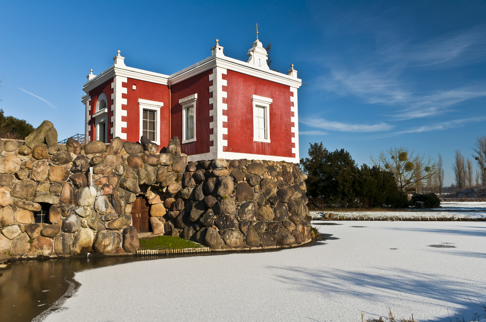 Villa Hamilton im Wörlitzer Park zur Winterzeit