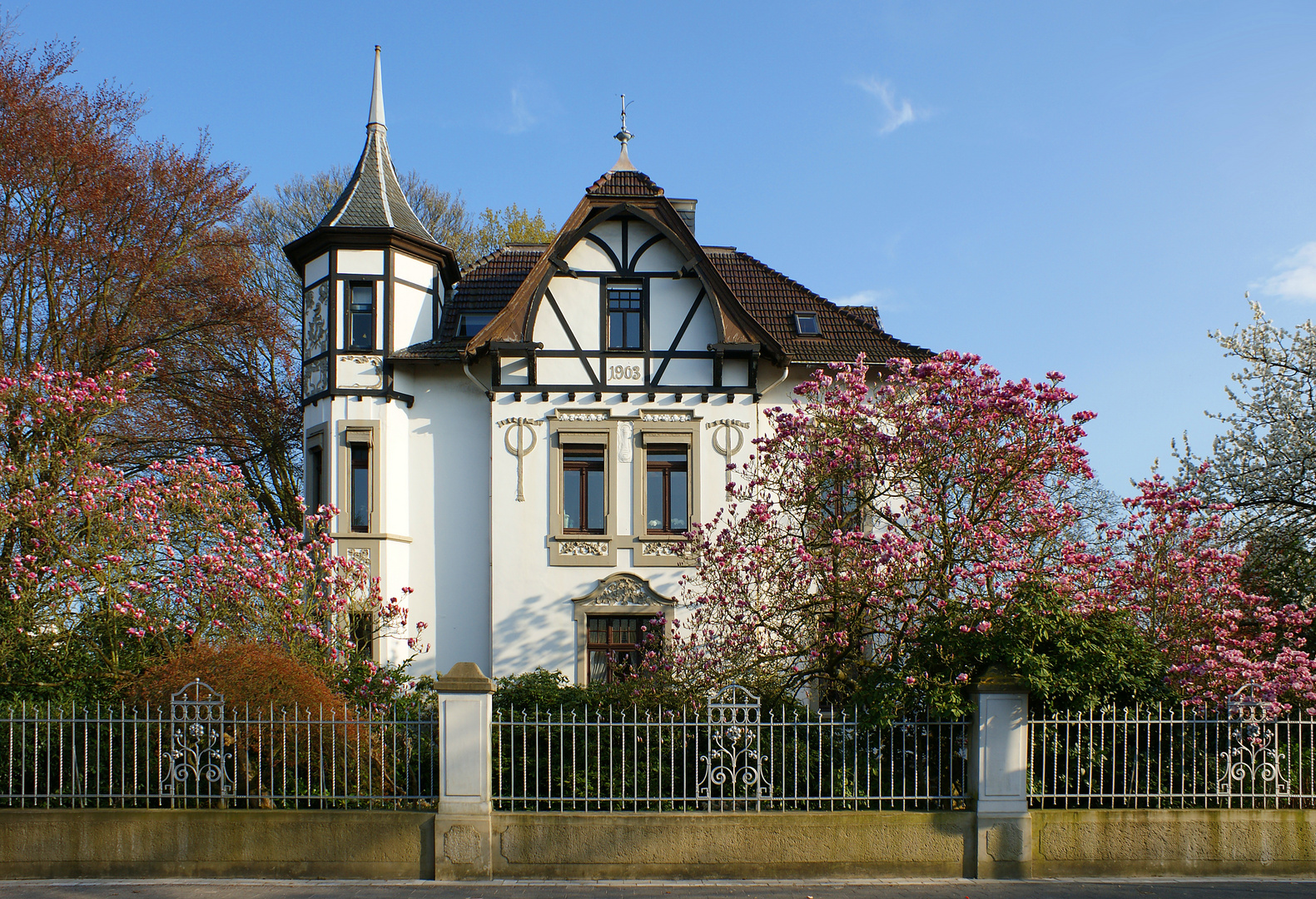 Villa im Frühling