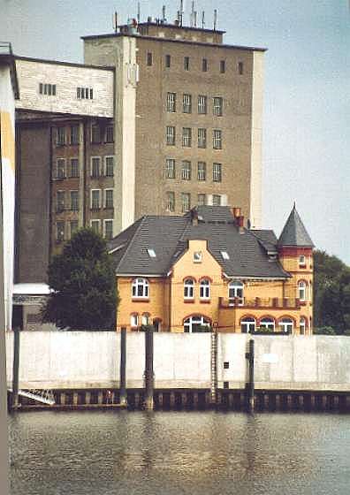 Villa im Grünen mit Elbblick ...