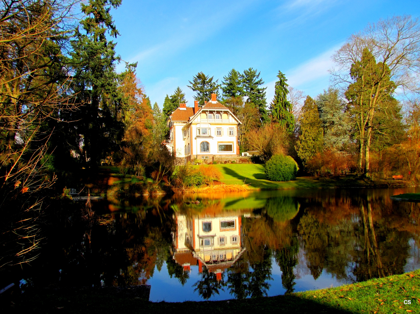 Villa im Herbstlicht