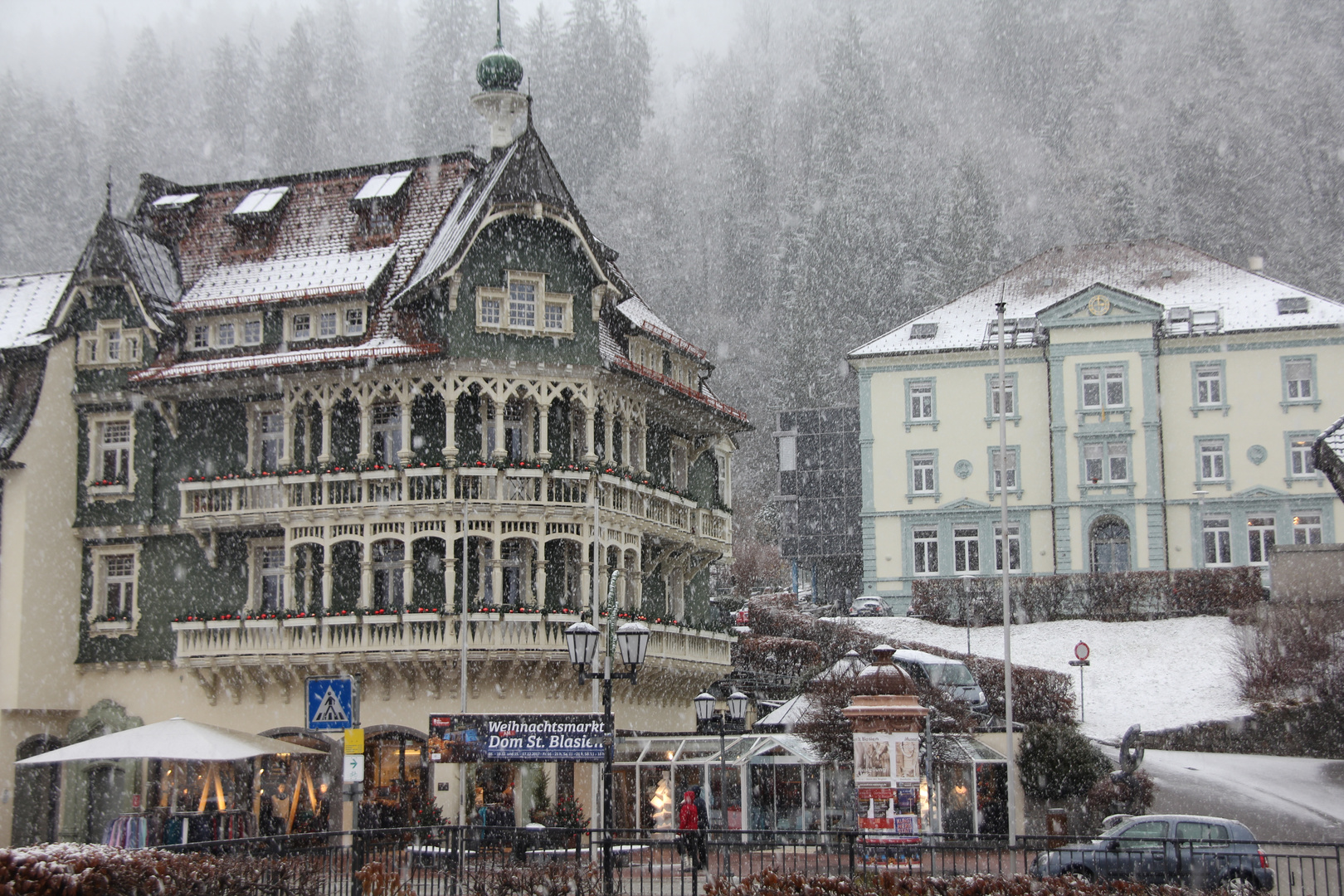 Villa im Schneetreiben