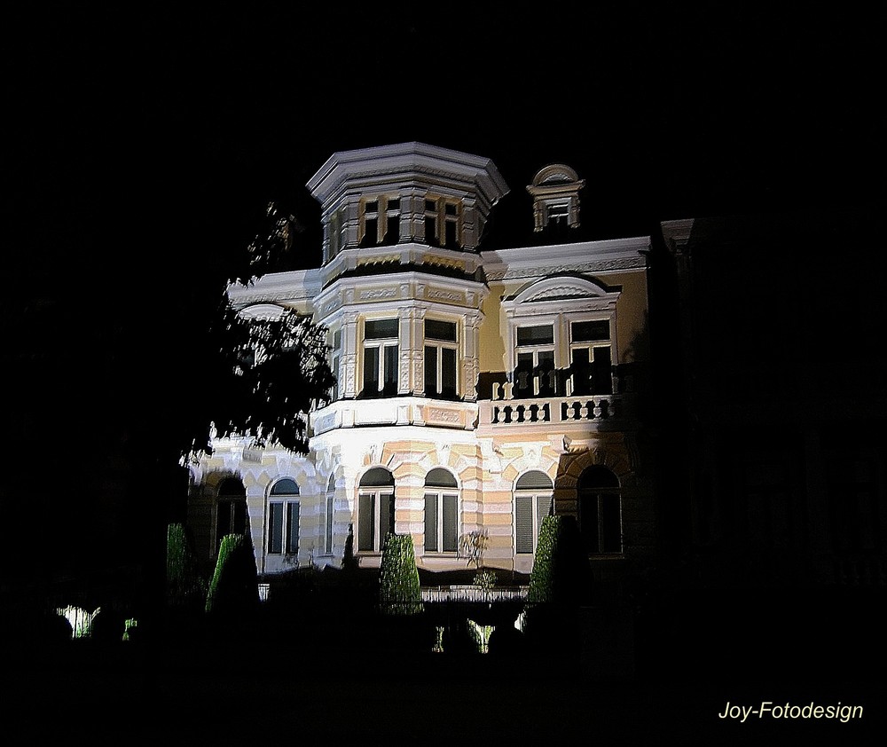 Villa in der Nacht...
