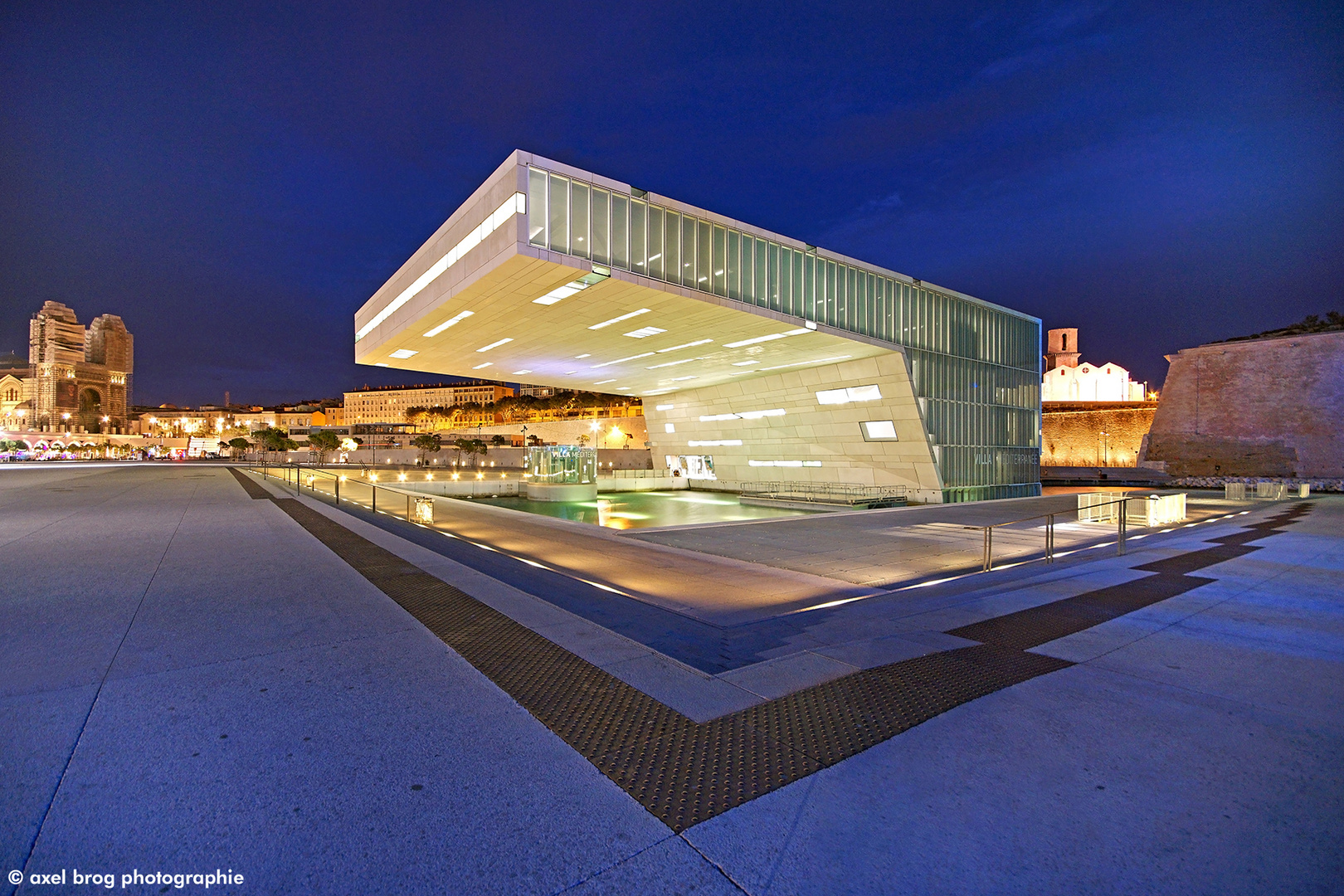 Villa Méditerranée, Marseille by Axel Brog Foto & Bild nacht