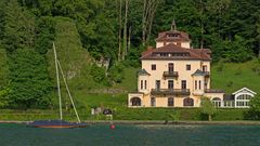 Villa mit Boot