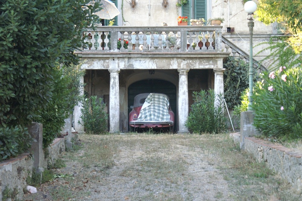 Villa mit Cabriolet