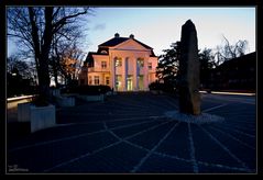 villa mit obelisk