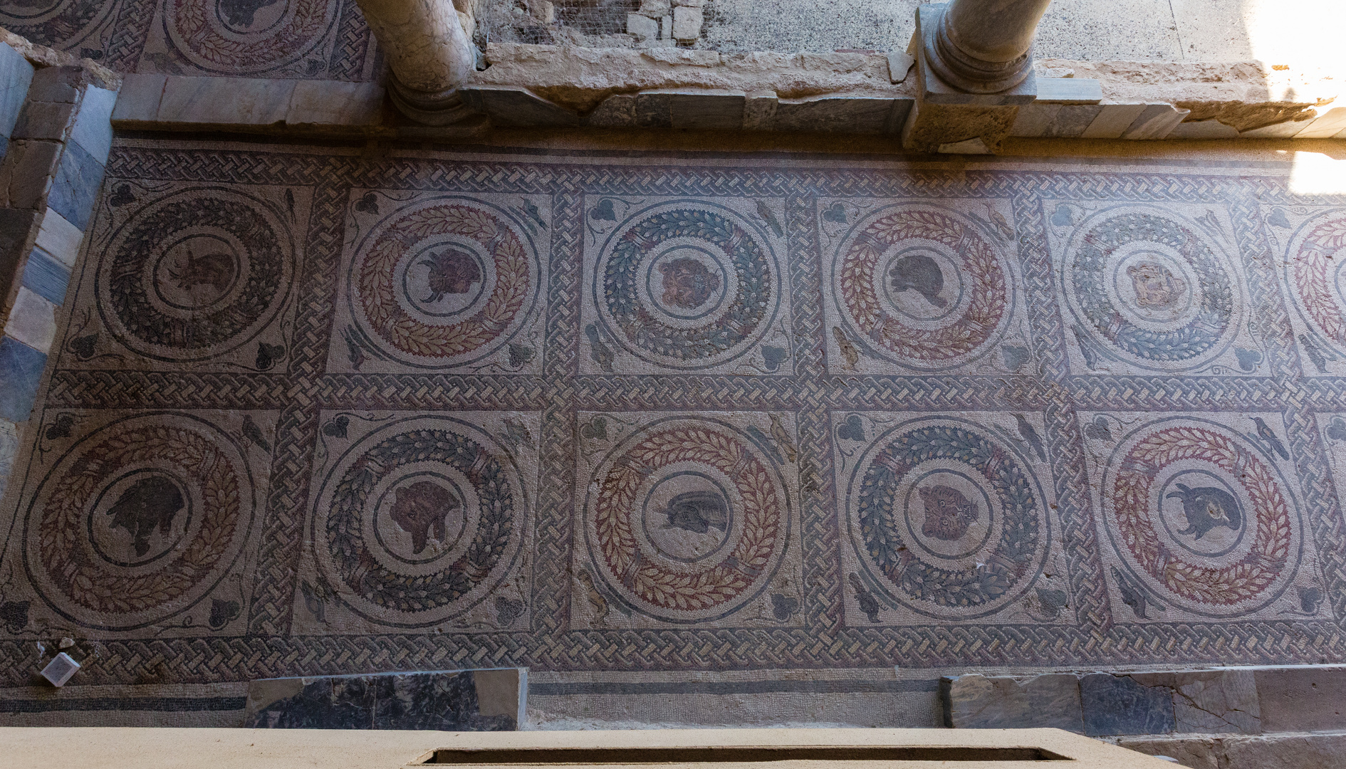 Villa Romana del Casale: Mosaiken im Säulengang um das grosse Peristyl