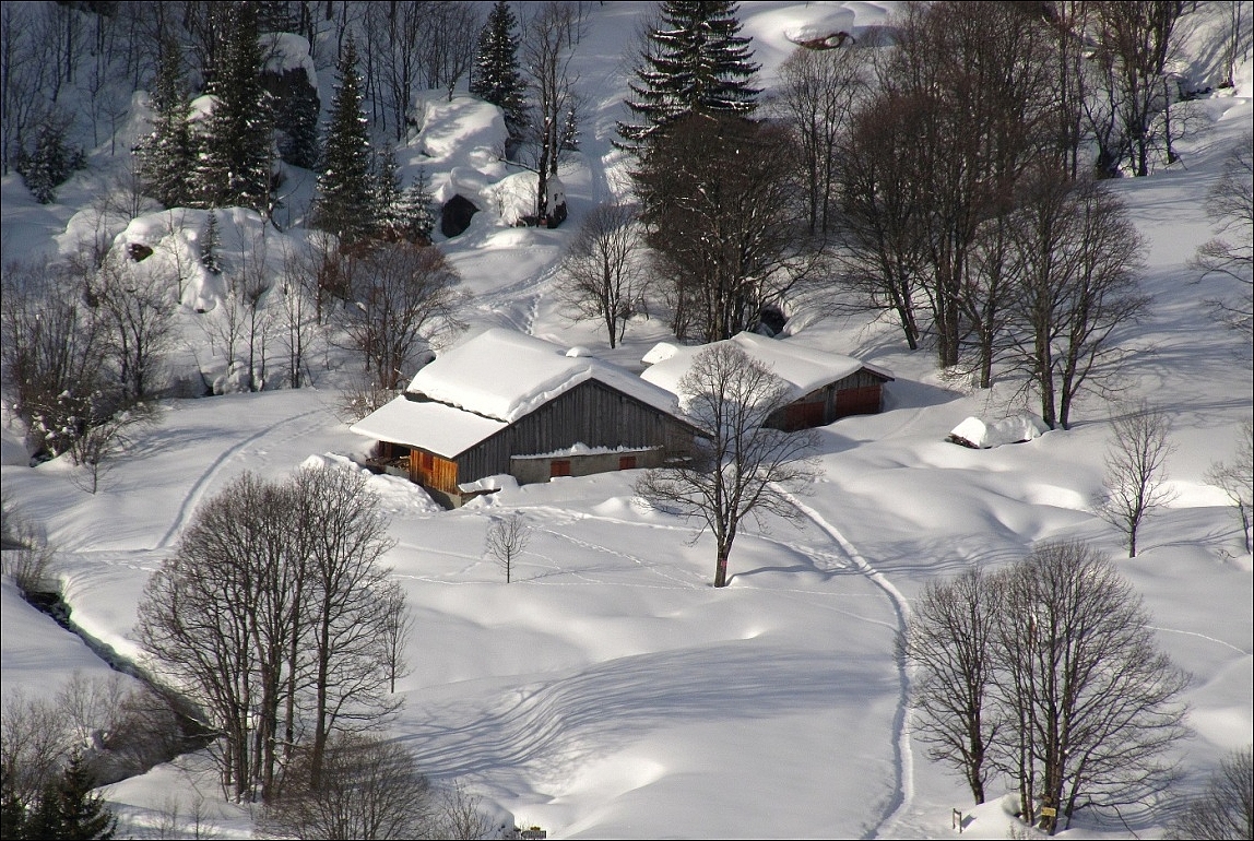 Village, au fond de la vallée !