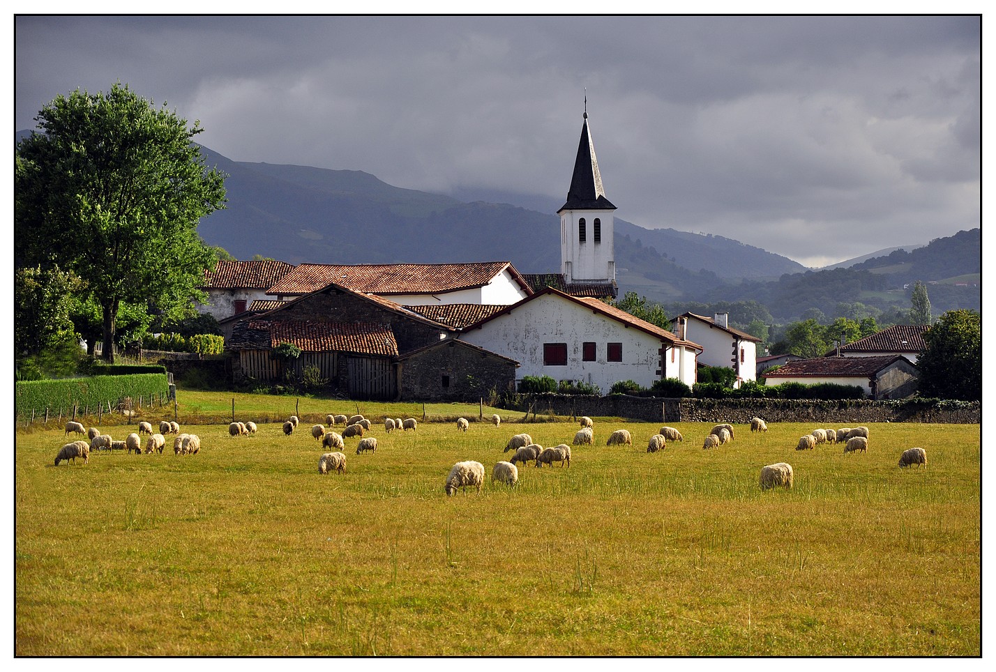 Village au fond de la vallée