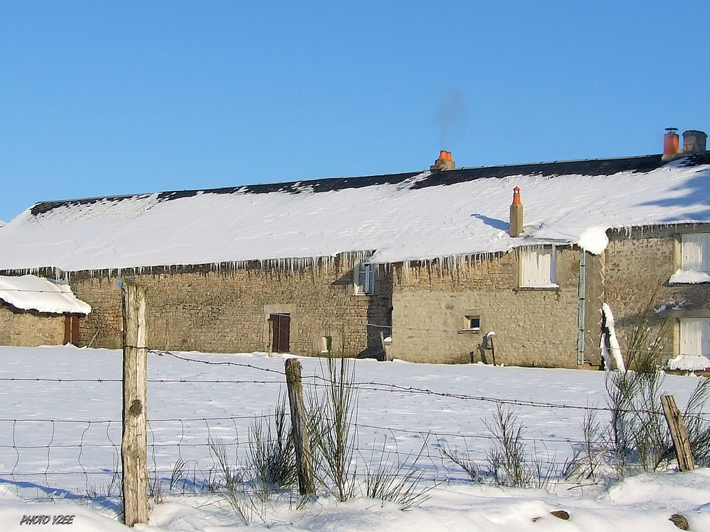 VILLAGE CREUSOIS SOUS LA NEIGE