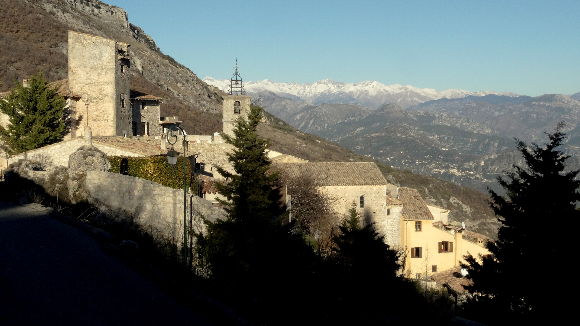 Village de BEZAUDUN-les-Alpes arrière pays de Vence -Dorf BEZAUDUN- ( Hinterland von Vence)