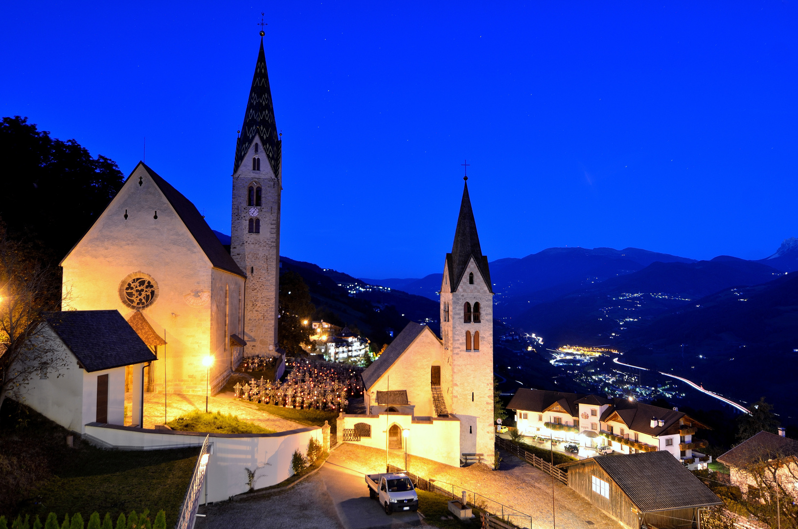 Villanders in Südtirol bei Nacht