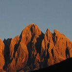 Villnösstal - Blick auf die Geislergruppe in den Dolomiten - Alpenglühen