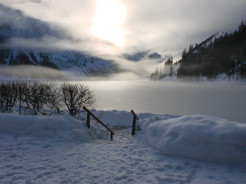 Vilsalpsee im Tannheimertal am frühen Mittag