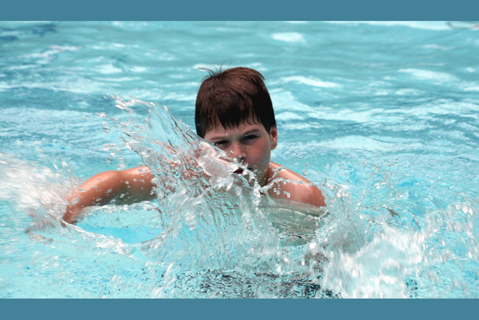 Vincent im Hotelpool