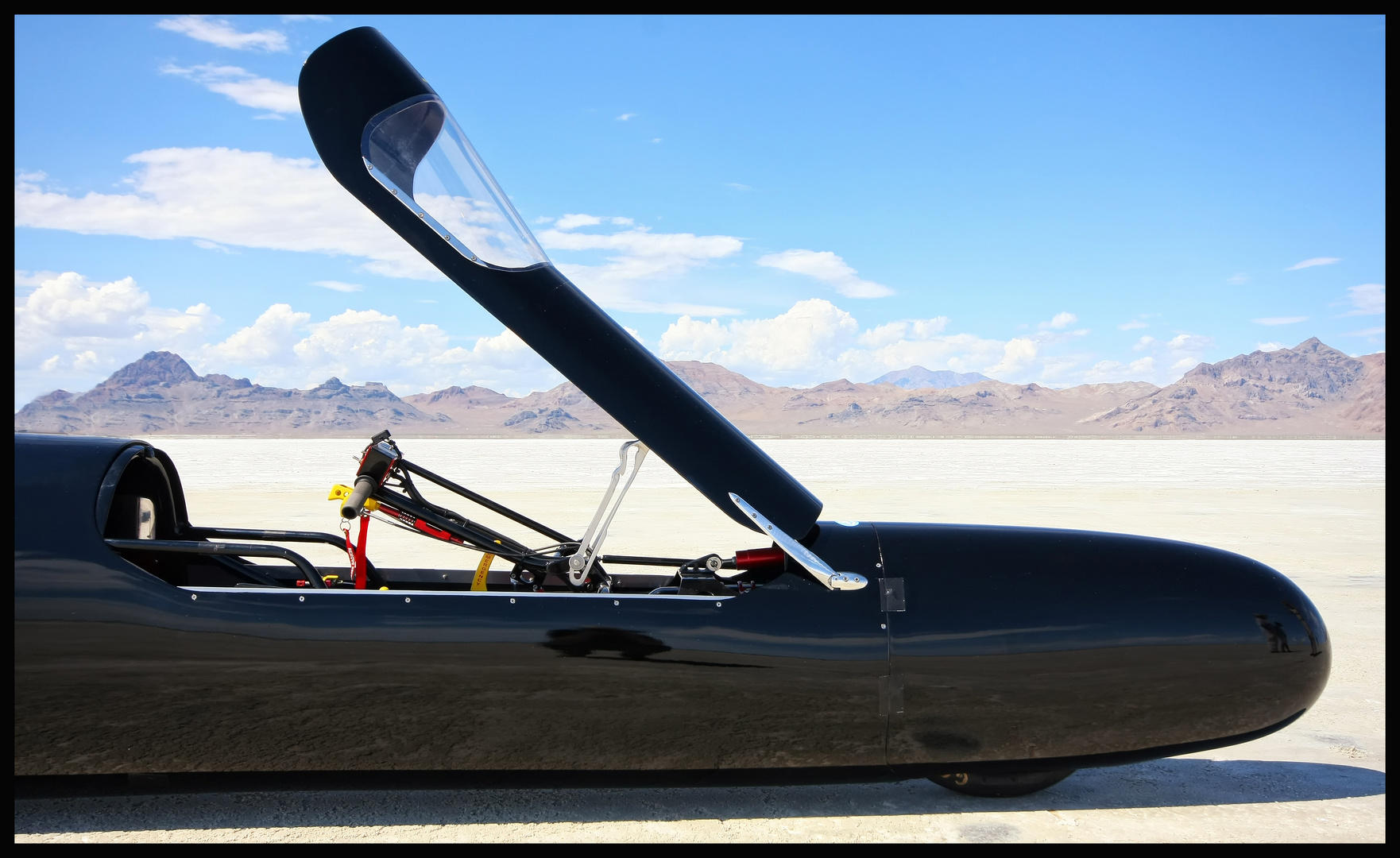 Vincent Streamliner auf den Salt Flats in Utah