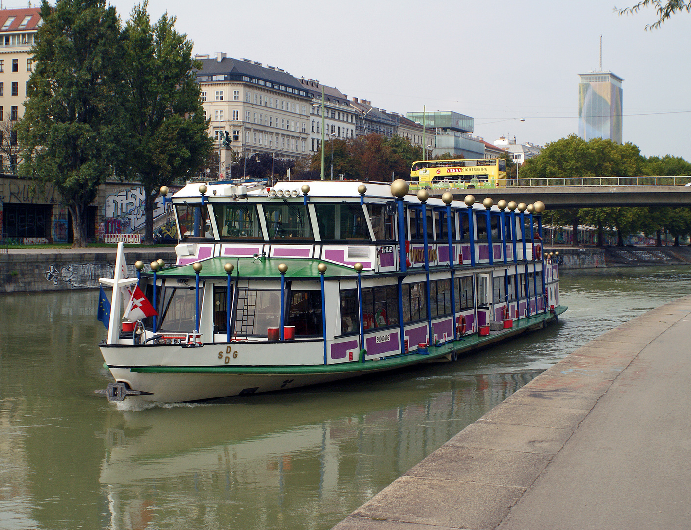 Vindobonna/Hundertwasserschiff.