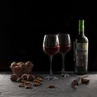 Vino tinto y nueces