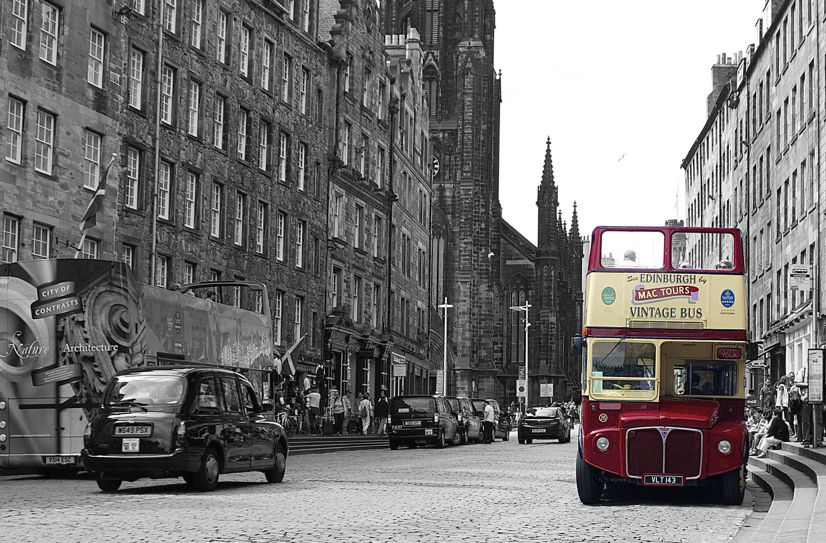 Vintage Bus - Royal Mile Edinburgh