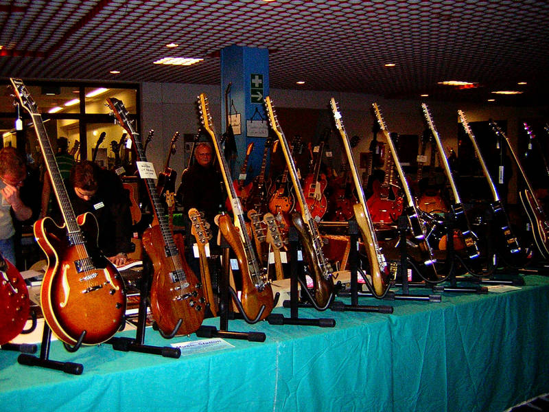 Vintage Guitar_Show_In Reih und Glied...