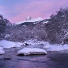 Violet-rosa Licht über dem Vorderrhein...