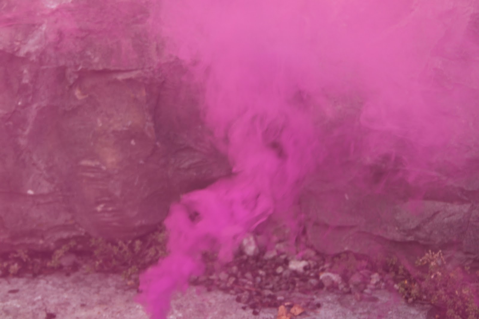 violette rauchbombe