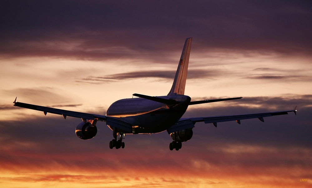 VIP-Flieger im Abendlicht