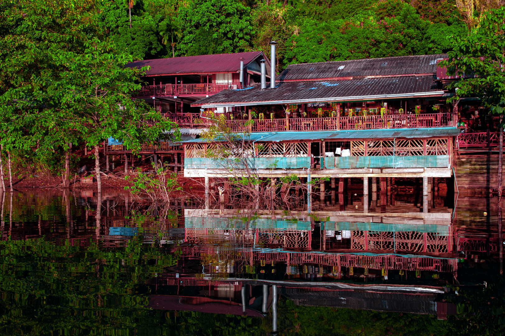 V.I.P. Guest resort at Khao Laem Dam